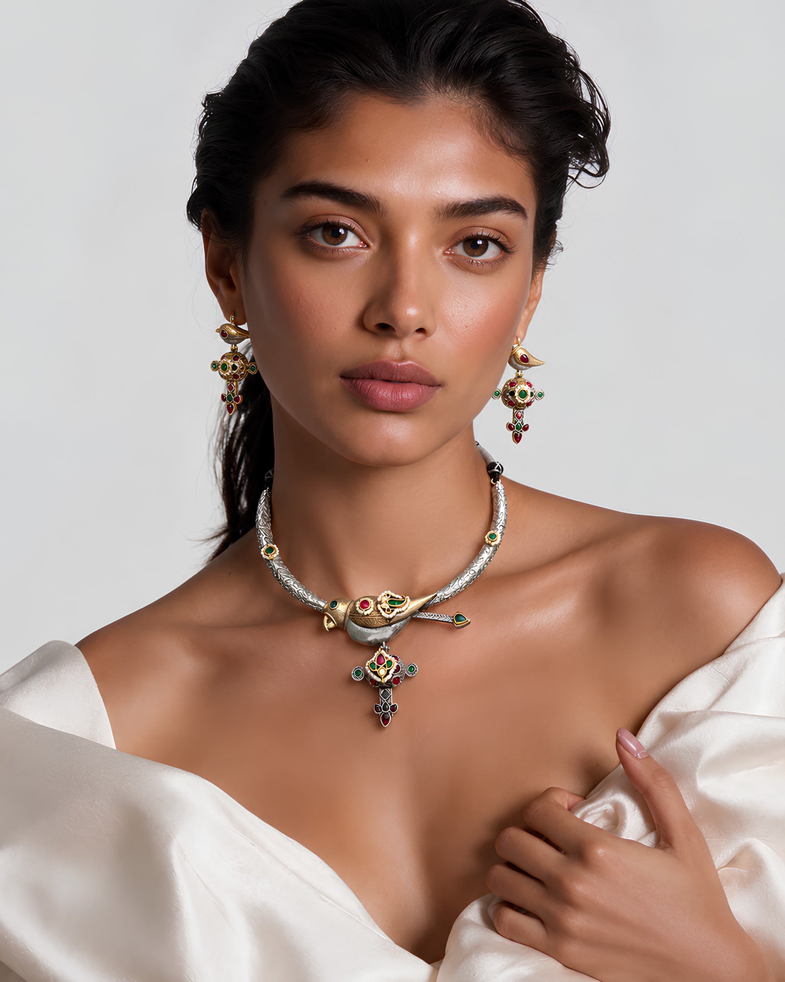 Dual-Tone Avian Motif Hasli Necklace with Crux Pendant