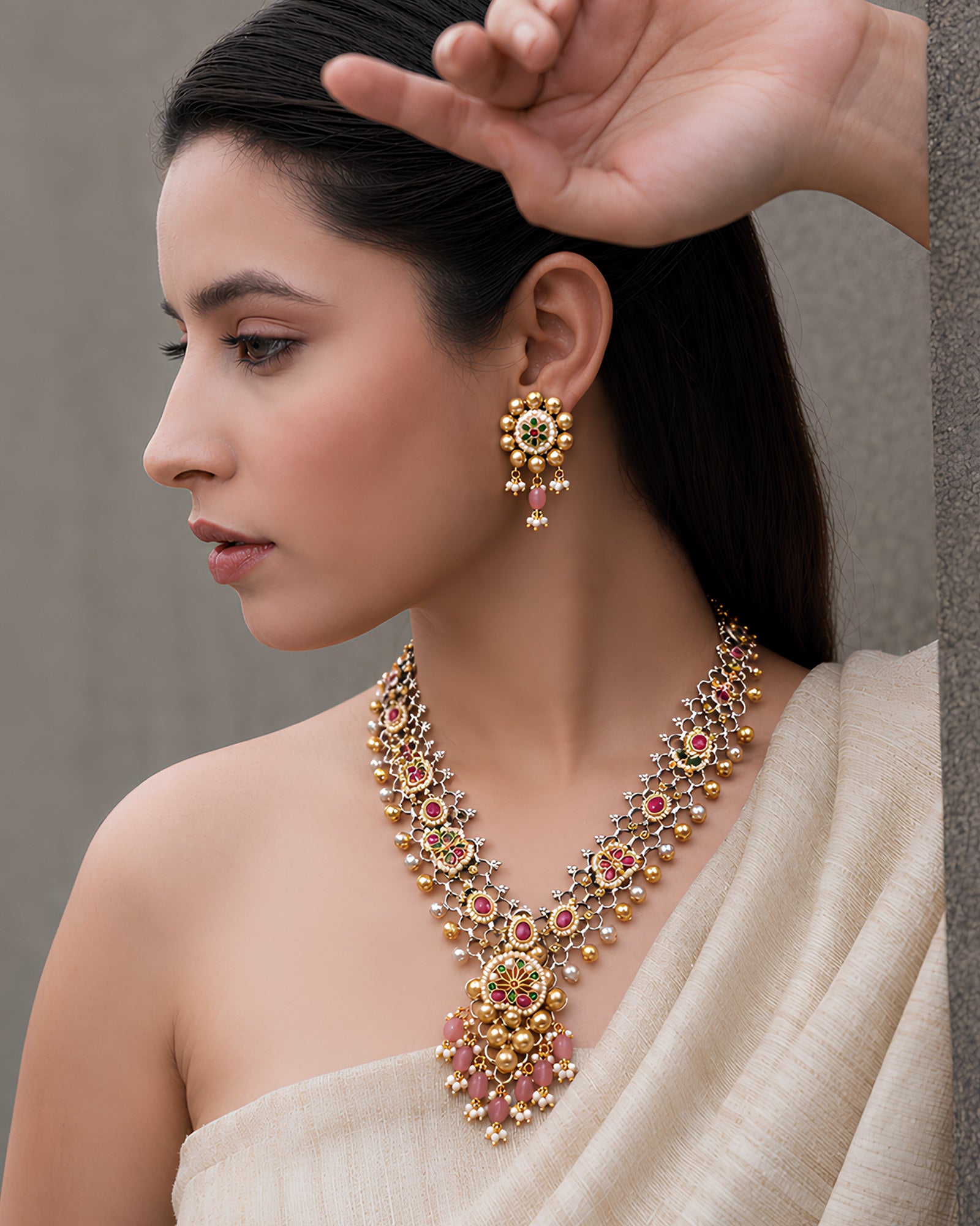 Dual-Tone Intricate Lattice Flower & Pink Drop Necklace