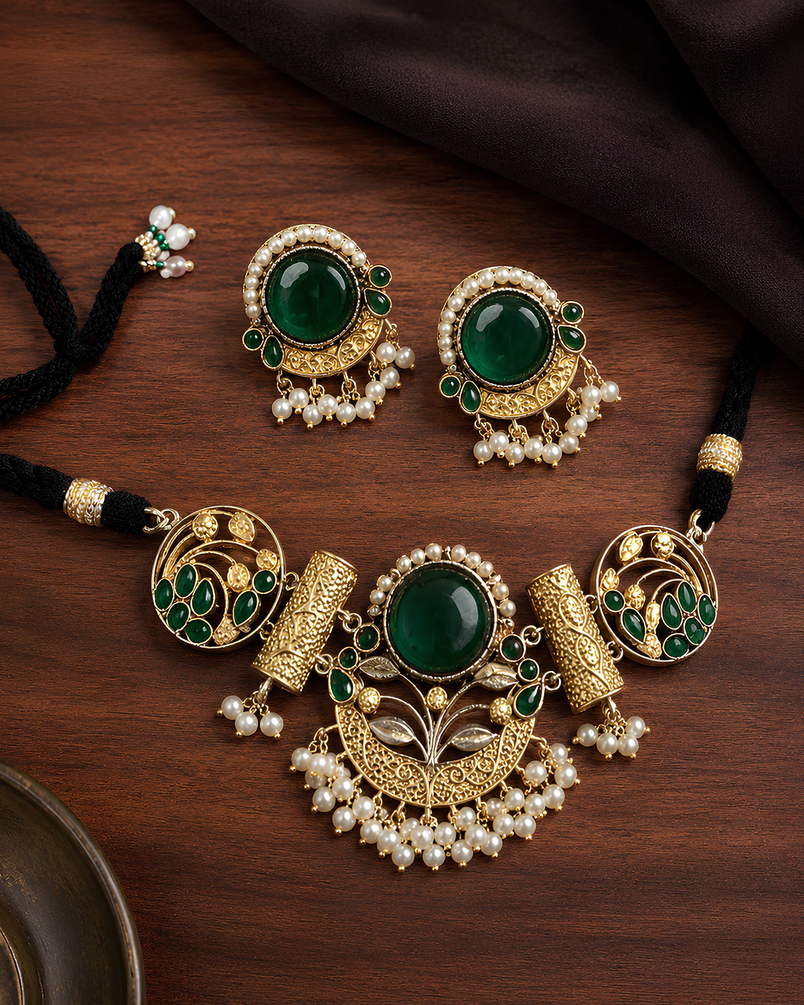 Emerald Cabochon Floral Choker Necklace