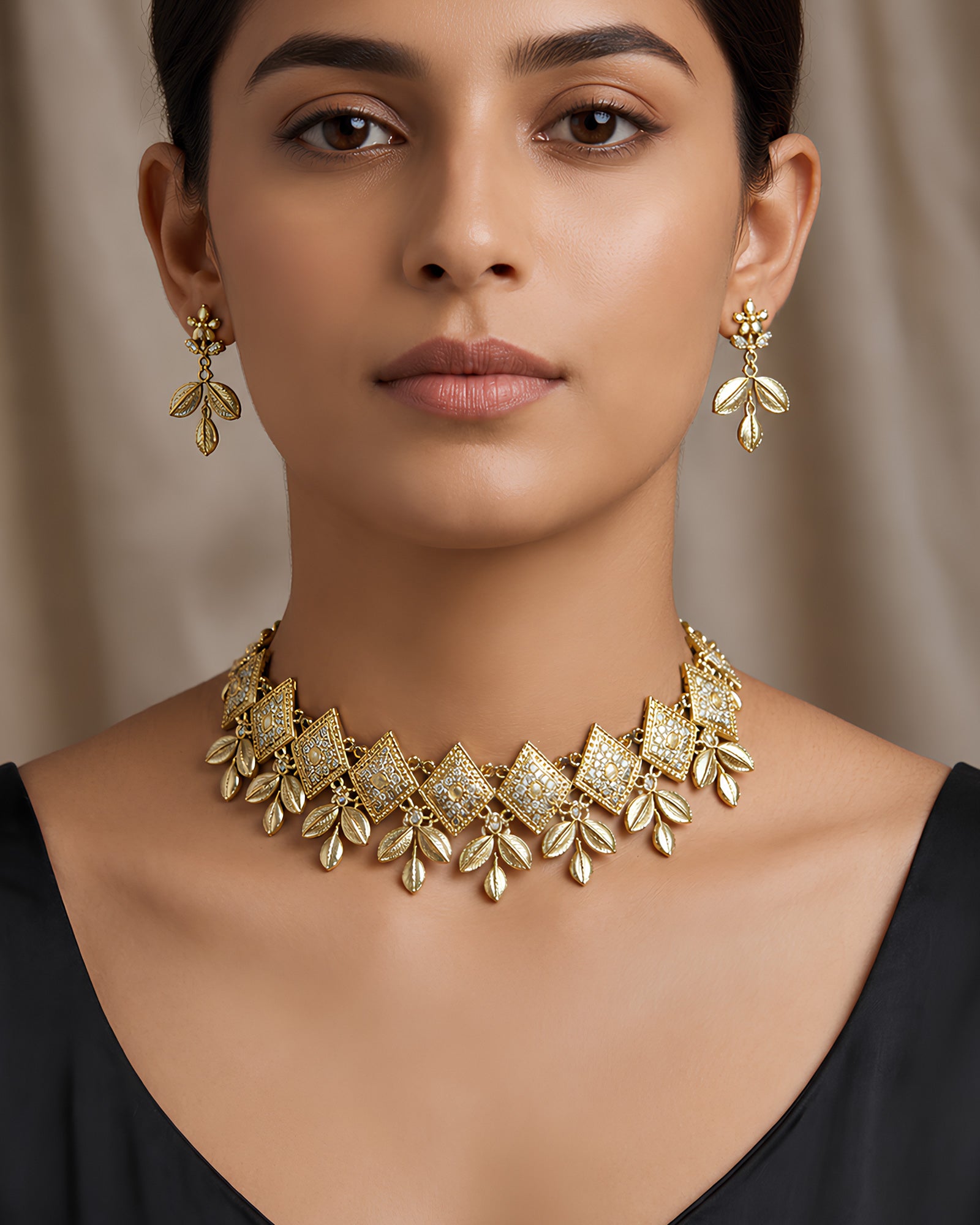 Golden Diamond-Studded & Leaf-Fringed Choker Necklace