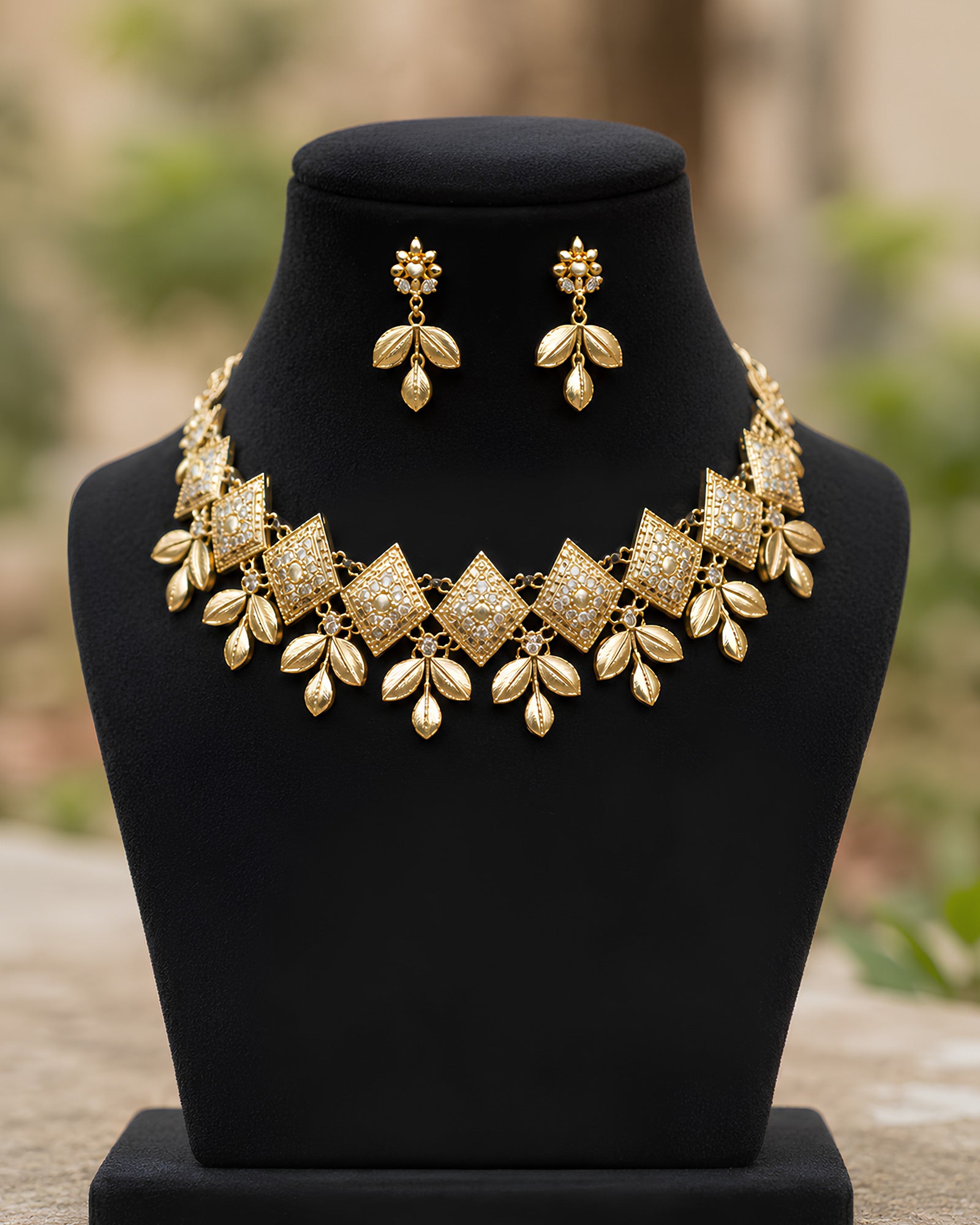 Golden Diamond-Studded & Leaf-Fringed Choker Necklace