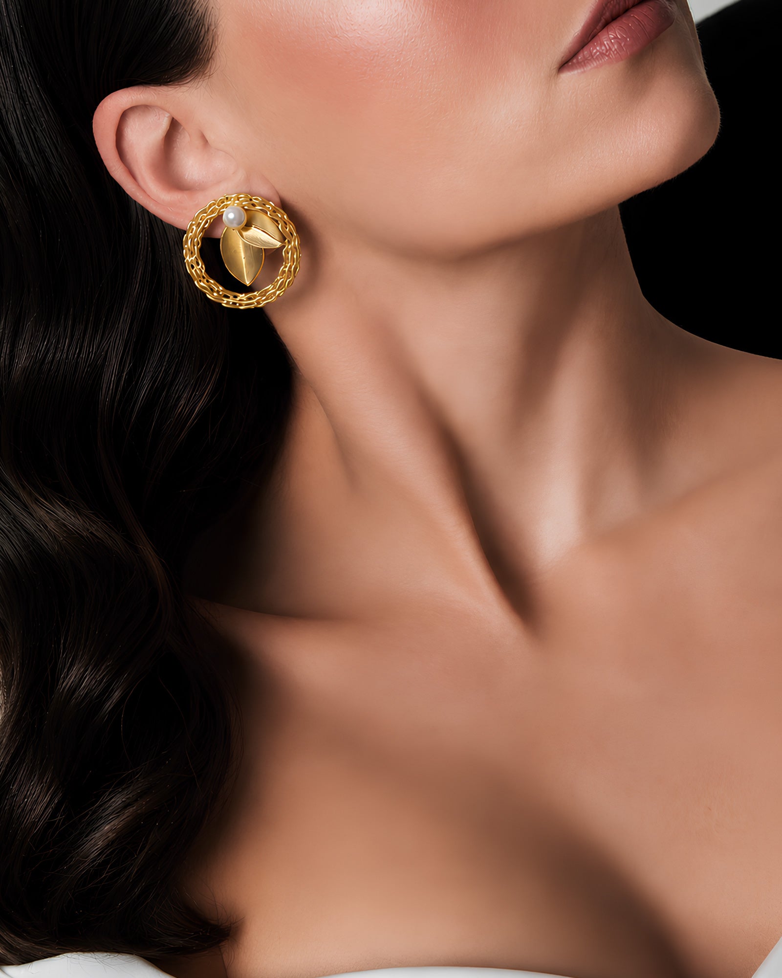 Golden Textured Wreath & Pearl Leaf Studs