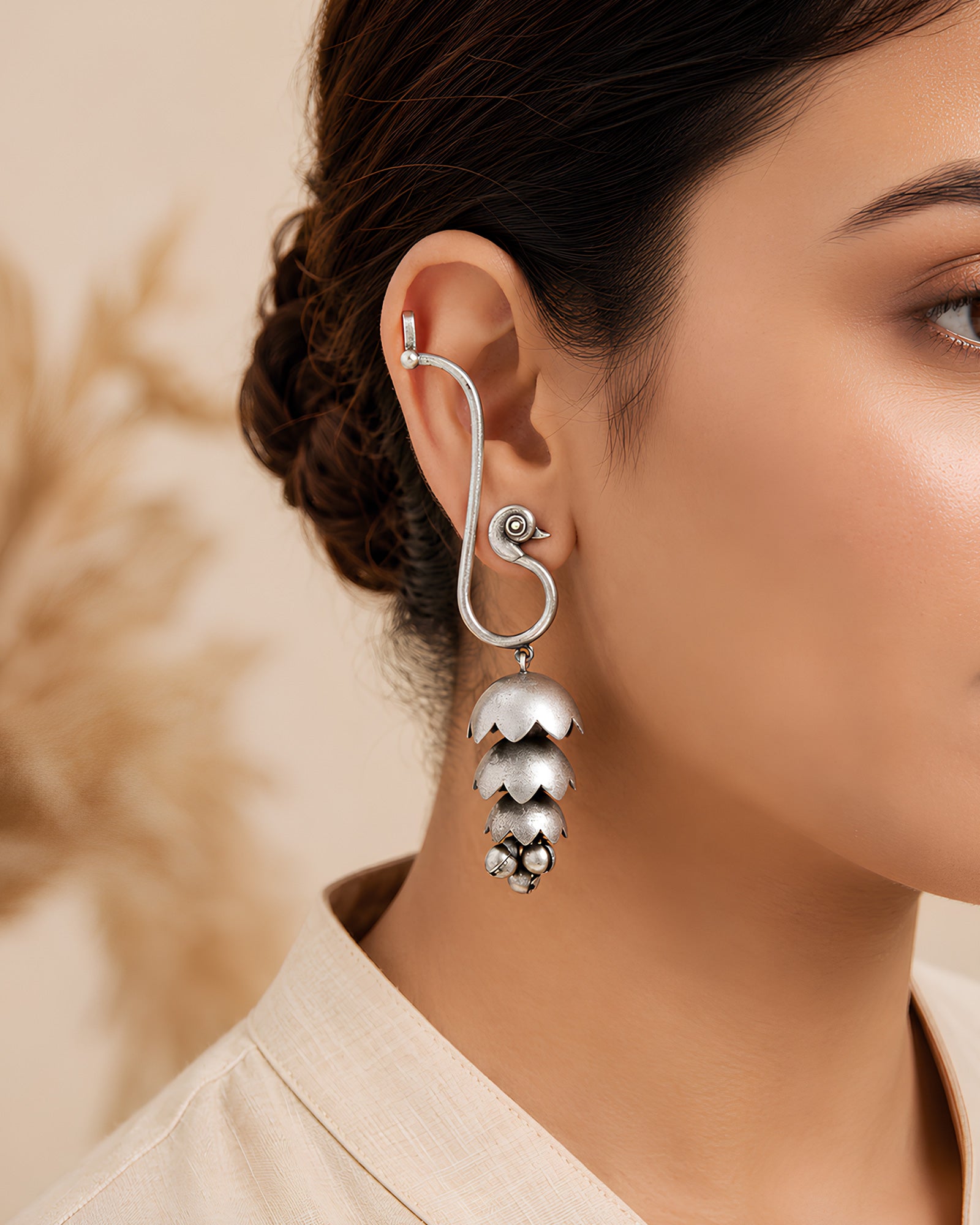 Minimalist Swan Motif Tiered Silver Ear Cuff