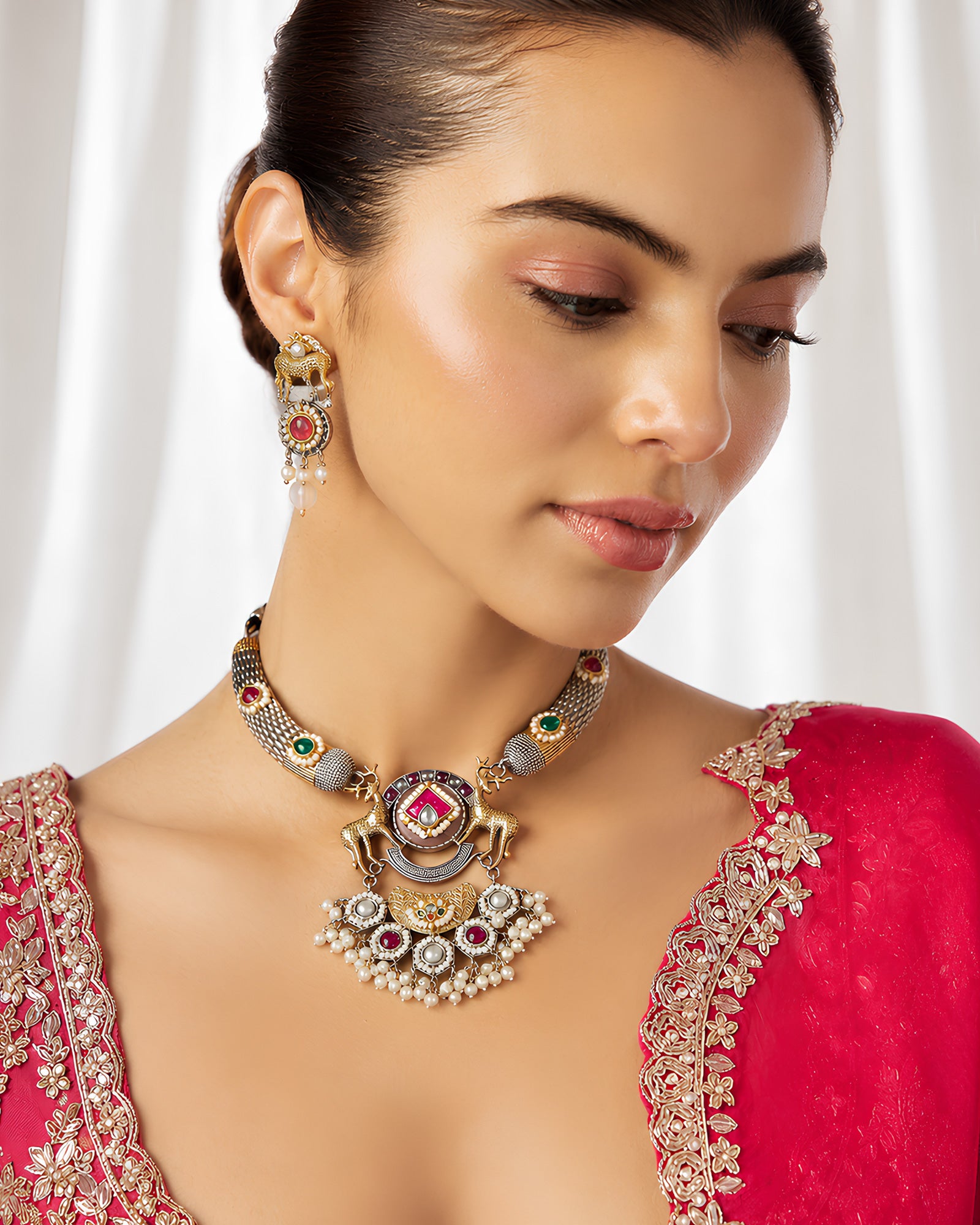 Royal Animal Motif Hasli Necklace